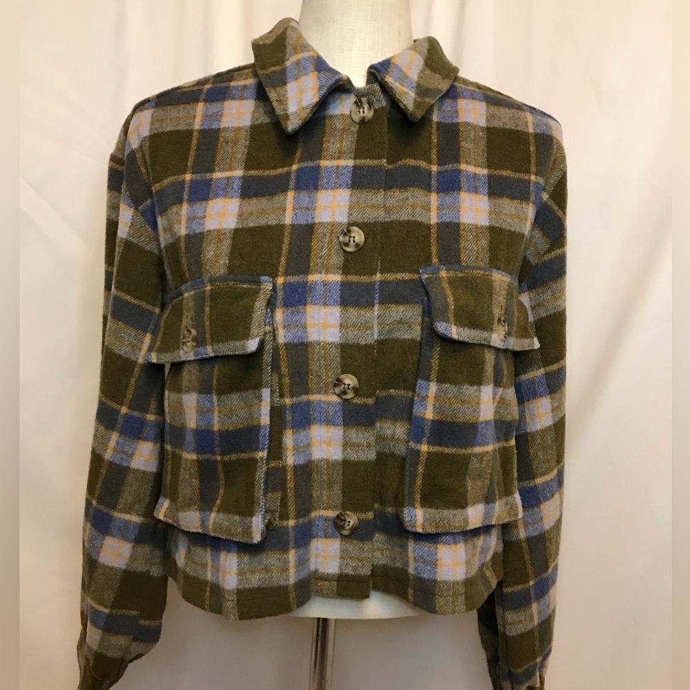 High waisted Flannel with stylish baggy sleeves

Size M/L

Like new